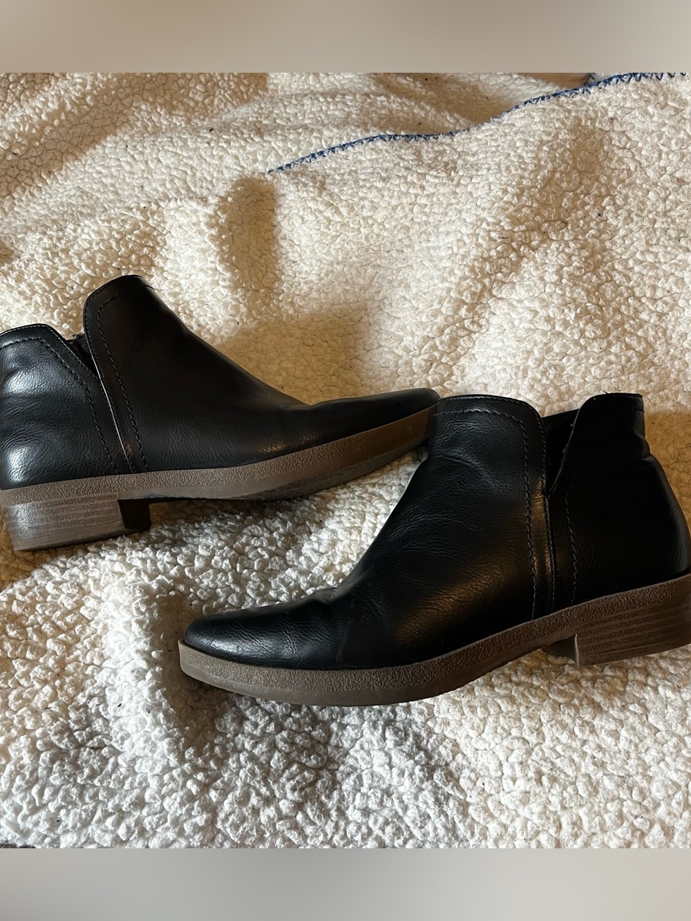 Frye & Co. Ilisha Women’s Black Vegan Zip Booties Boots Shoes Size 7.5
